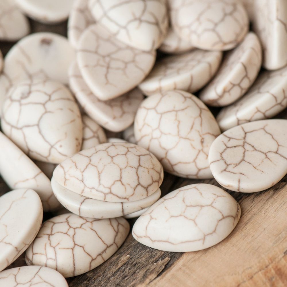 кабошон бирюза синтетическая, каплевидный, цвет античный белый, 18x13x5 мм