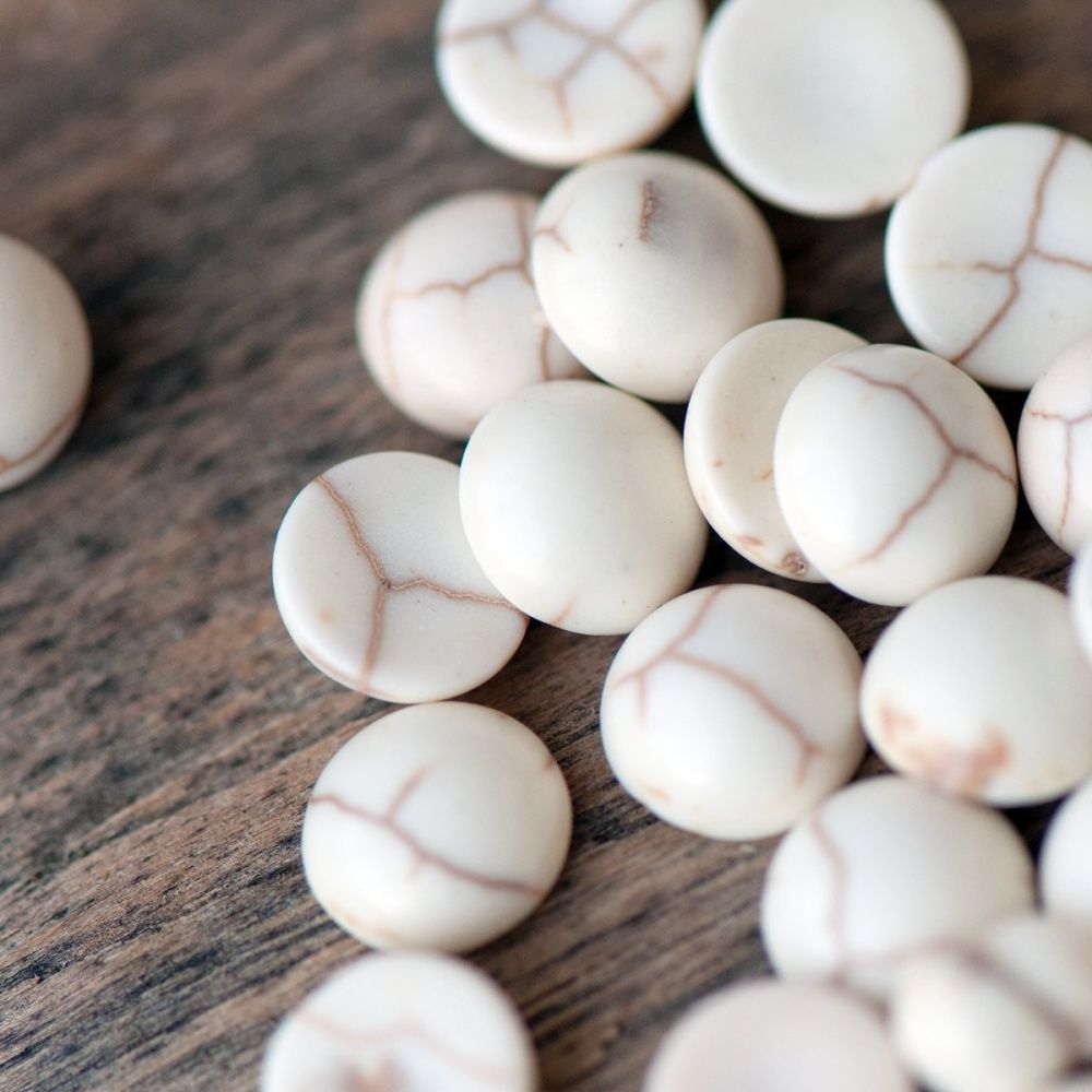 кабошон бирюза синтетическая, круглый, цвет античный белый, 8x4 мм