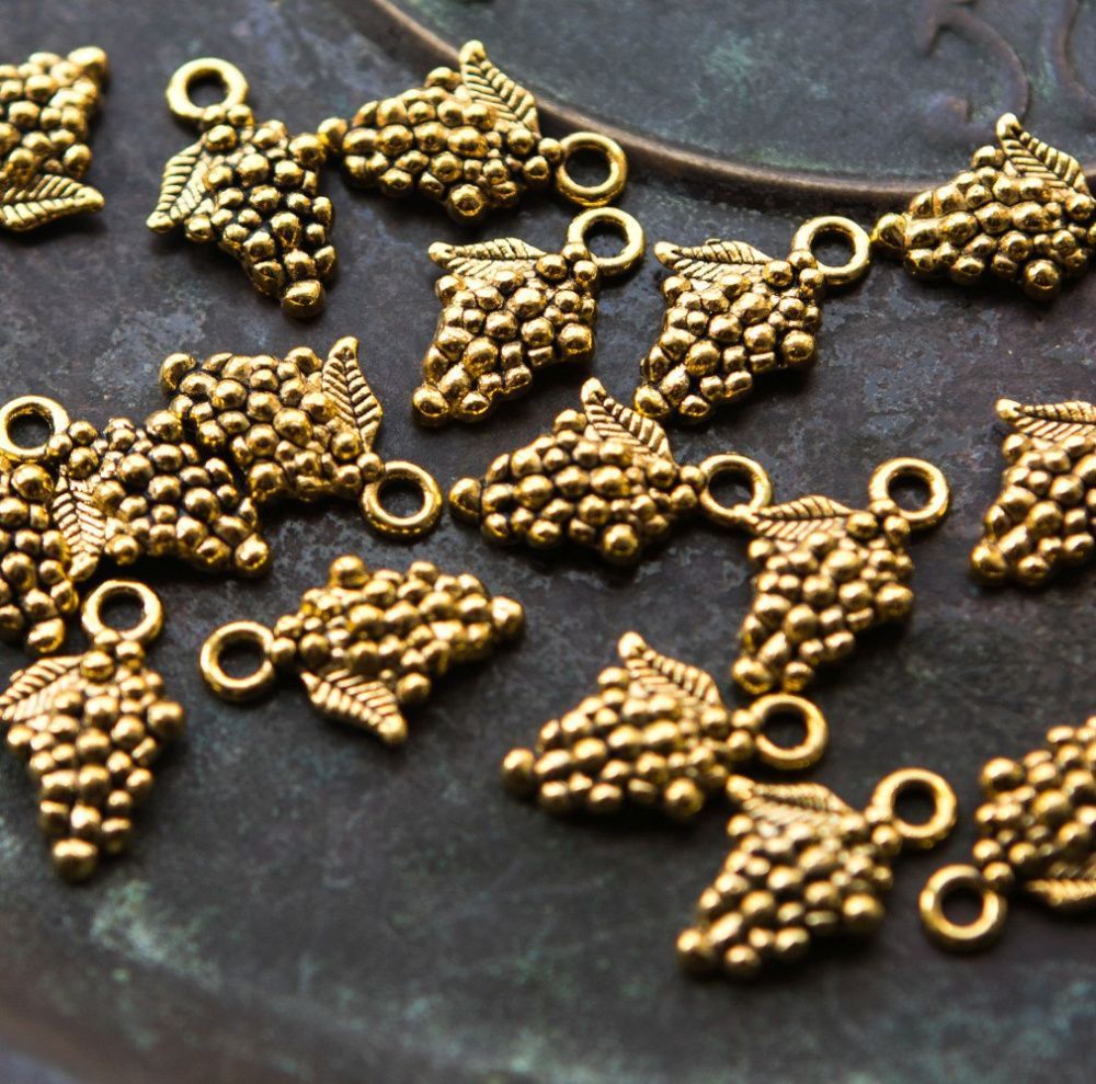 подвеска металлическая "виноград", цвет античное золото, 18x12 мм