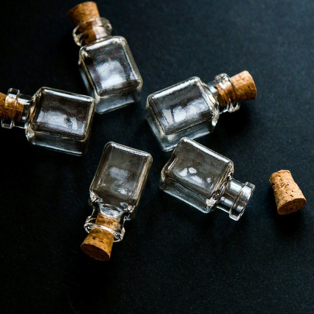 бутылочка с крышкой квадратная, прозрачная, 25x14x14 мм