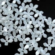 Бусина, смола "Сирень", цвет белый перламутр, 13x13x3 мм