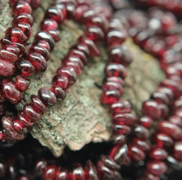 бусина гранат осколки, цвет гранатовый (уп.20 г)