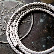 Шнур кожаный круглый, плетеный, цвет белый, диаметр 5 мм