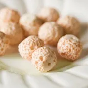 Бусина, имитация лавы, акрил, цвет розовато-сливочный, 16 мм