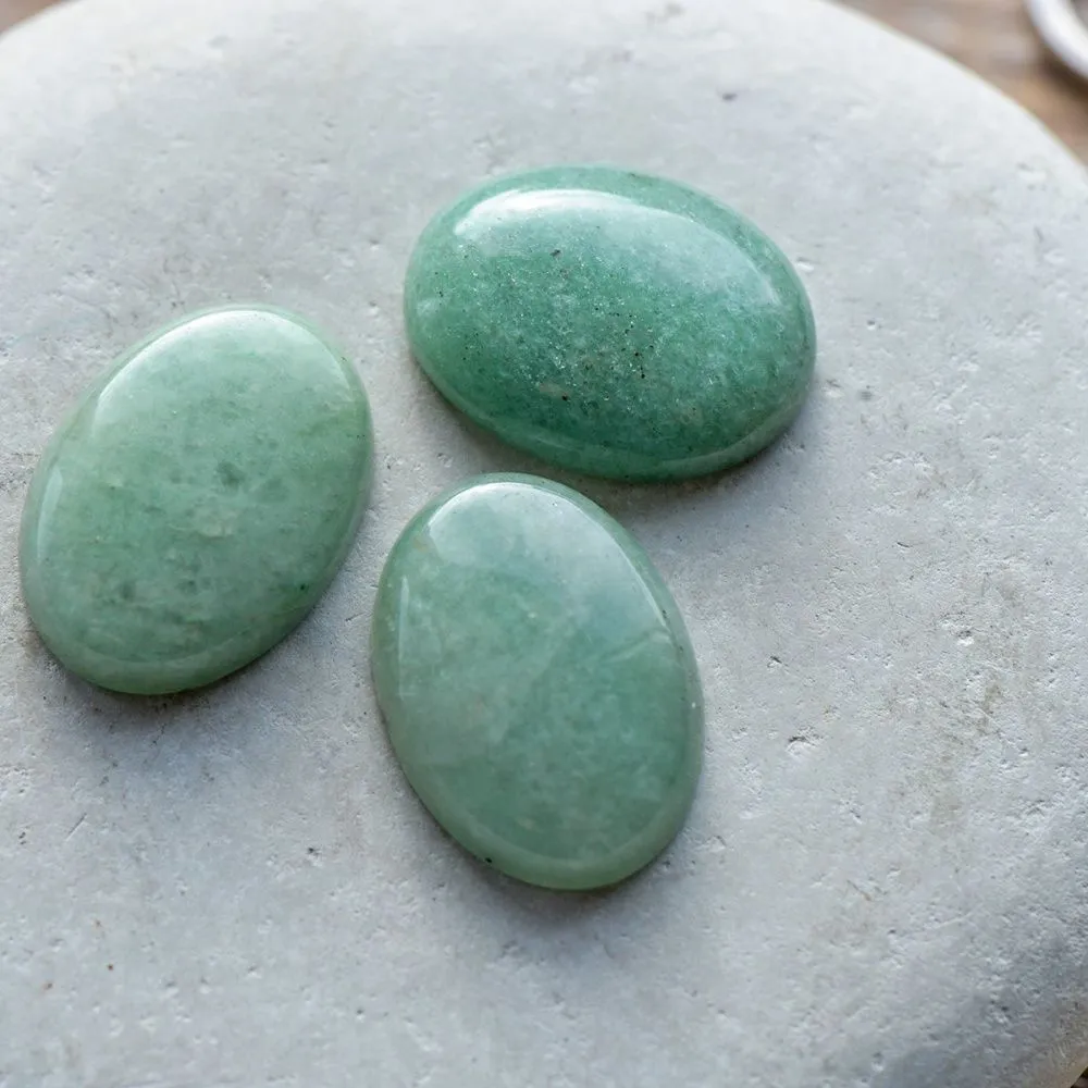 кабошон авантюрин овальный, цвет светло-зеленый, 25х18х7 мм