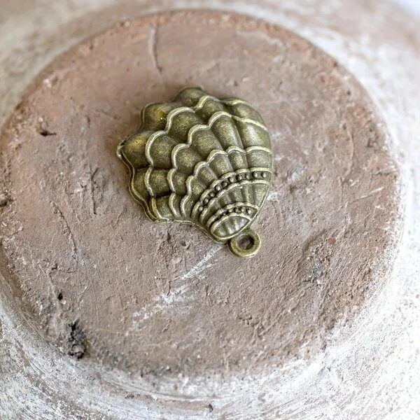 подвеска металлическая "ракушка", цвет античная бронза, 22x17 мм