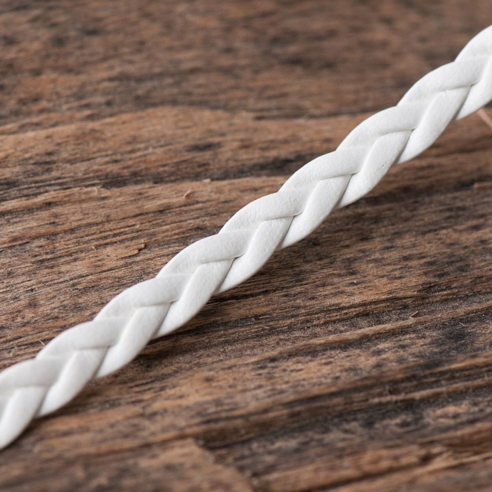 шнур-косичка из искусственной кожи, цвет белый, 5х2 мм