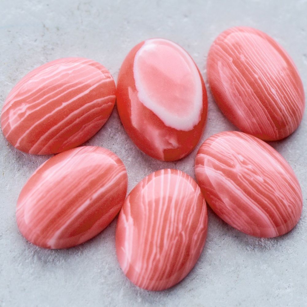 кабошон агат овальный, полосатый лососевый, 14х10х4.5 мм