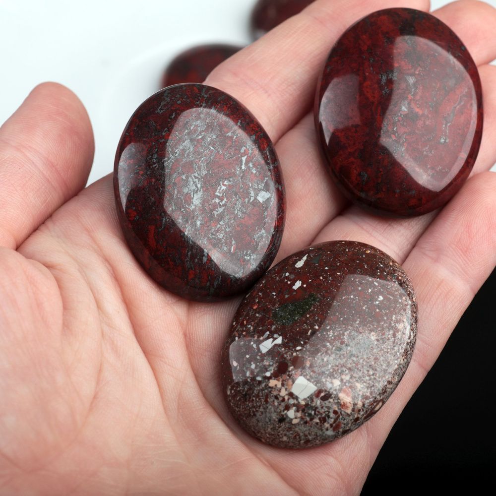 кабошон яшма брекчиевая овальный, цвет красный, 40x30x8 мм