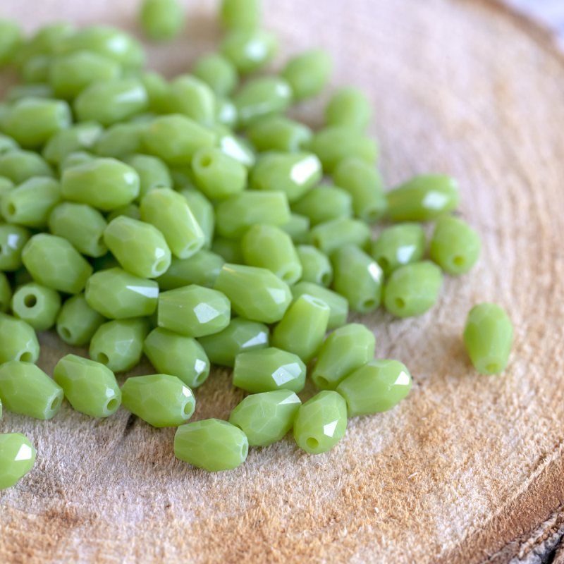 бусина "капля", граненая, стекло, цвет зеленый оливковый, 5х3мм