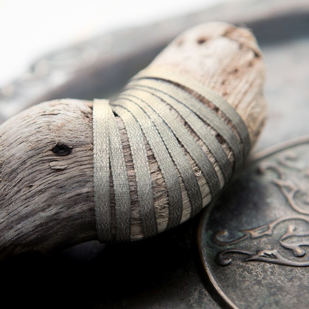 лента, атлас, цвет бежево-серебристый, ширина 3 мм ленты