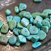 Бусина говлит (хаулит) осколки, бирюзовый бледный колорир., микс (уп. 10 гр)