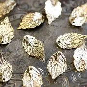Подвеска металлическая "Лист кизила", цвет золото, 18x10x0.7 мм