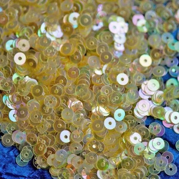 пайетки плоские, бледно-желтый перламутр радужный, 4 мм