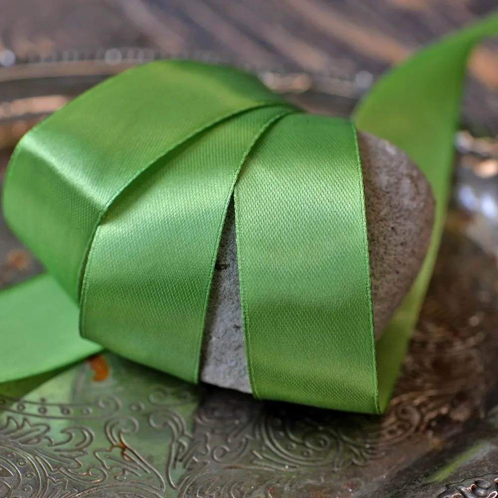 лента, атлас, цвет желто-зеленый, ширина 25 мм ленты