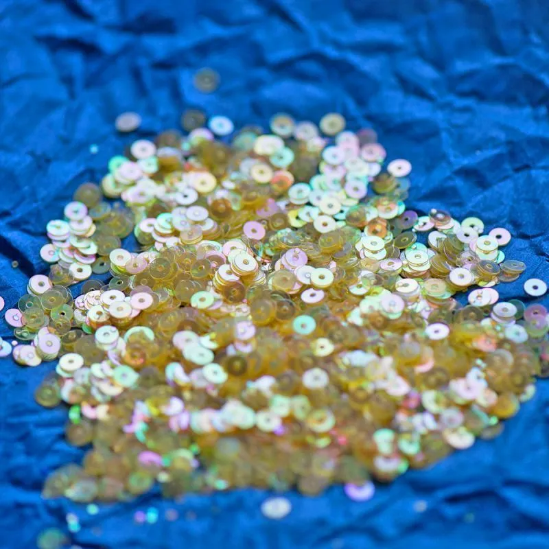 пайетки плоские, бледно-желтый перламутр радужный, 4 мм